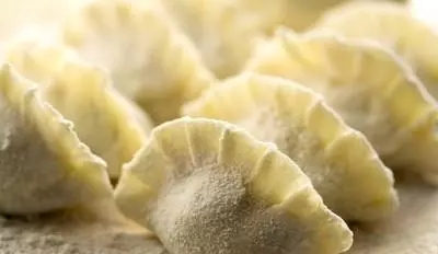 速凍水餃?zhǔn)窃趺瓷a(chǎn)出來的呢？速凍水餃標(biāo)準(zhǔn)生產(chǎn)過程